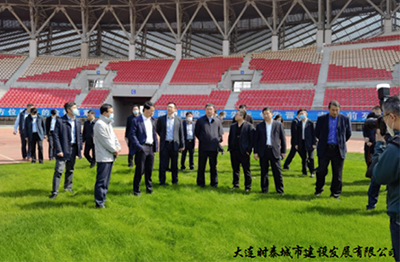 為承辦好足球相關(guān)賽事 大連普灣體育場(chǎng)、大連市青少年足球訓(xùn)練基地 積極進(jìn)行升級(jí)改造工作